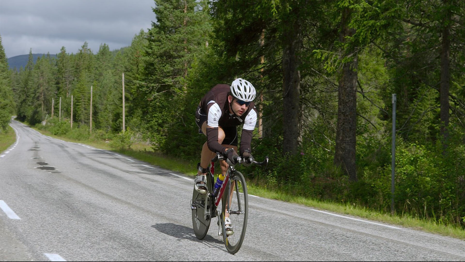职业联赛推动球员多技能培养增强比赛适应力，业余球员如何提高足球水平